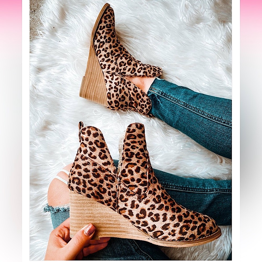 🆕🌿VERY G: Erika Wedge Booties Leopard SIZE 9.5